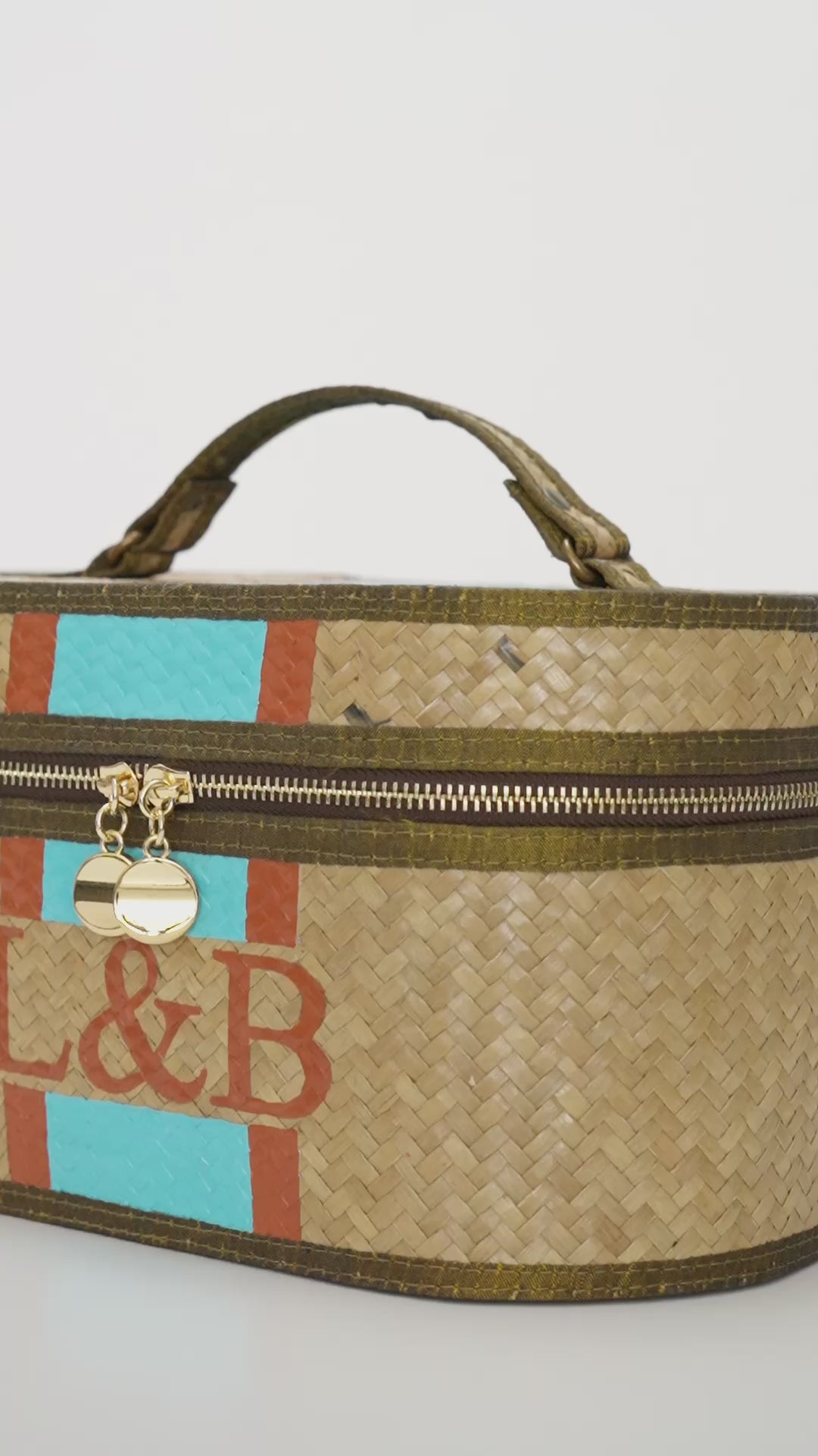 Luxury travel vanity case with rainbow for cosmetic storage